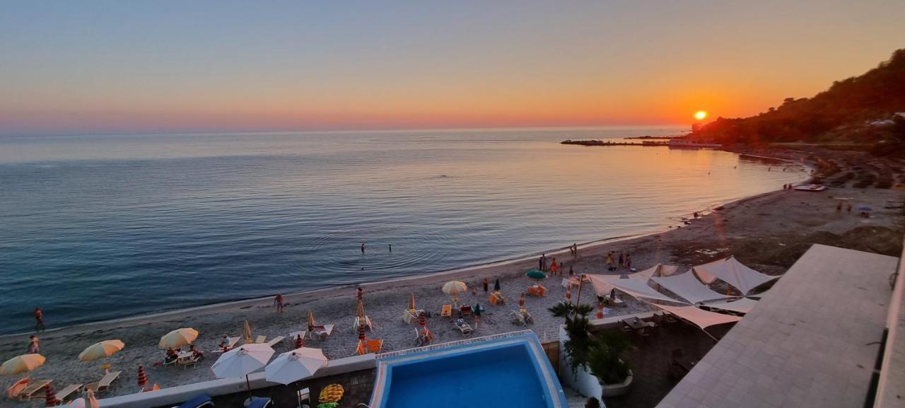 Sea&Sun&Sand Luxury Apartment In Durrës Buitenkant foto