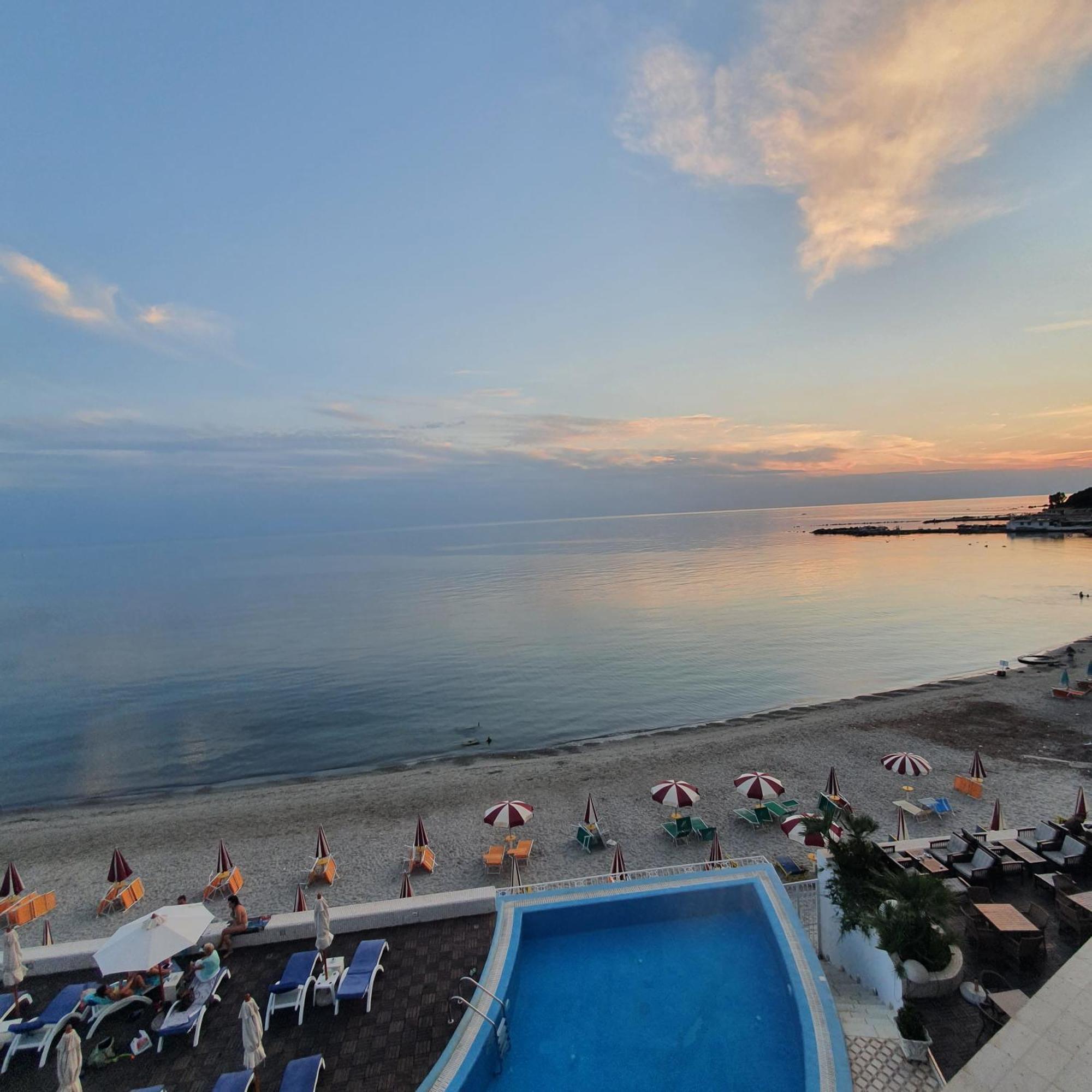 Sea&Sun&Sand Luxury Apartment In Durrës Buitenkant foto